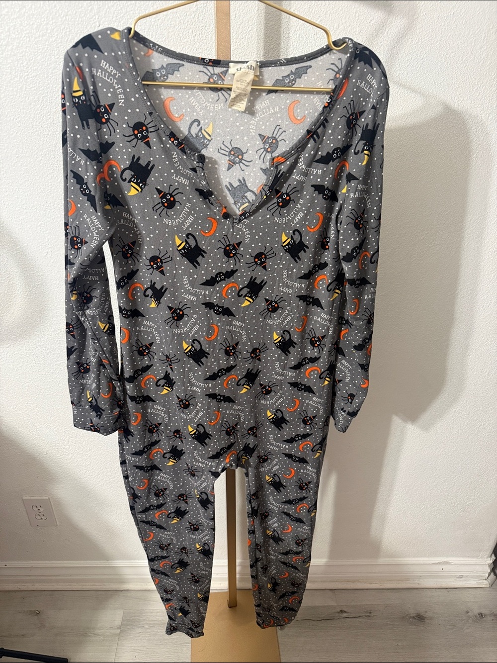 Shosho- .-Grey Halloween Cats, bats & spiders Pajama Romper- Large